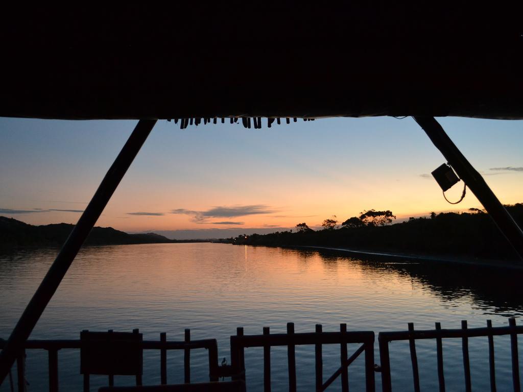 Maggie May House Boat - Colchester - 5Km From Elephant Park Екстериор снимка