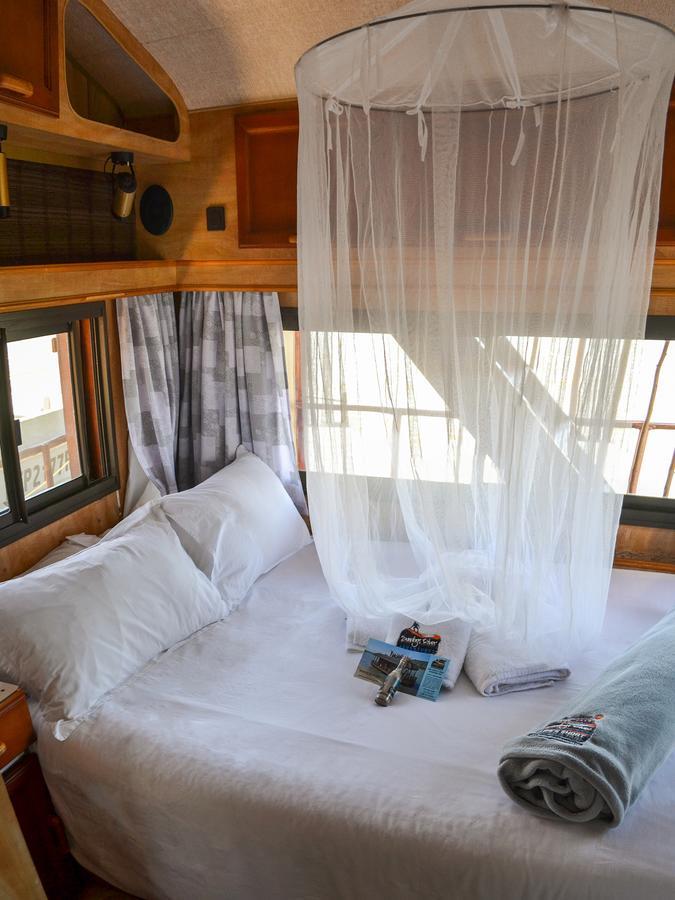 Maggie May House Boat - Colchester - 5Km From Elephant Park Екстериор снимка