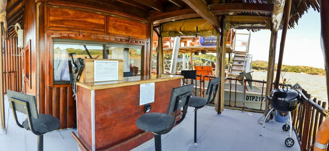 Maggie May House Boat - Colchester - 5Km From Elephant Park Екстериор снимка